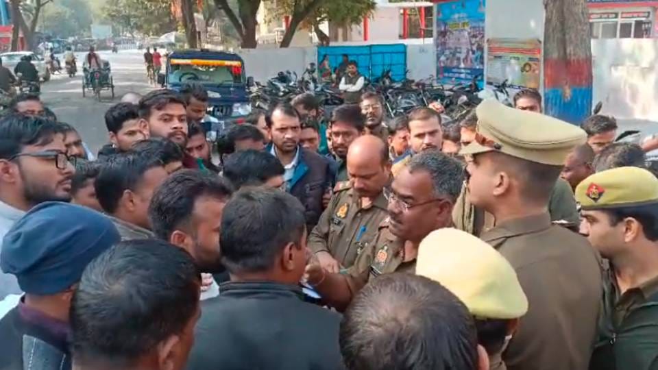 case of molestation of two female accountants has come to light in Sadar Tehsil in Barabanki