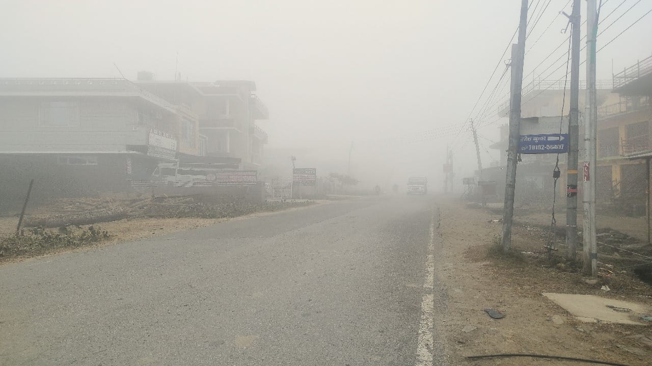 शीतलहर के बीच कोहरा (फाइल फोटो)