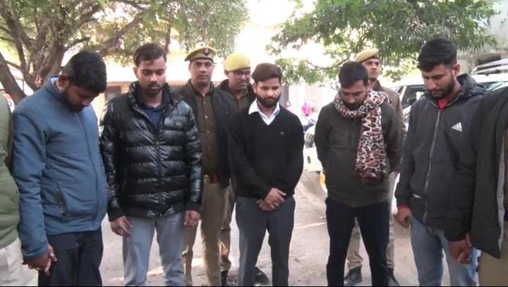 Fraud in the name of renewing insurance policy five criminals arrested more than 40 devices arecovered