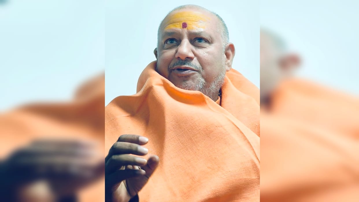 UP: Mahamandaleshwar Yatindranand said - India should take military action against Bangladesh to protect Hindu