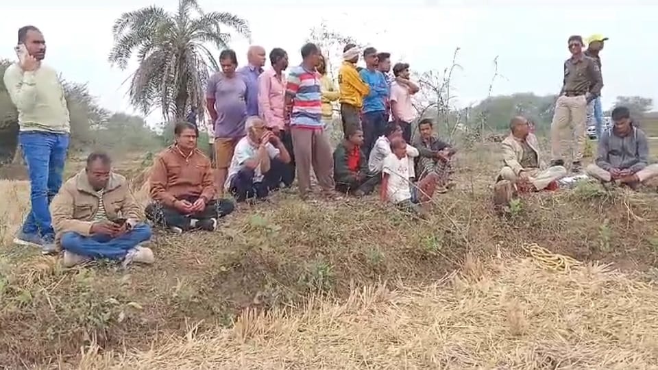Police constable commits suicide by hanging himself links to constable recruitment being found in Rajnandgaon