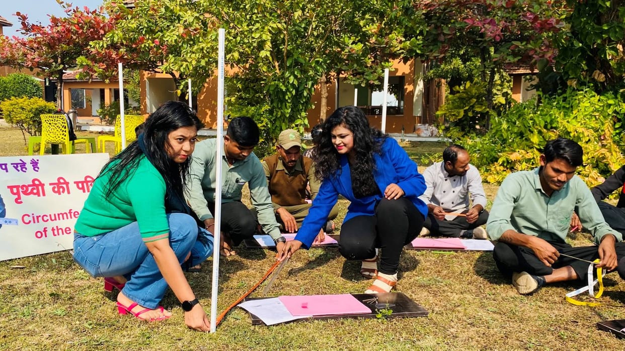 MP News Sarika Ghaaru made tourists circumnavigate earth without walking