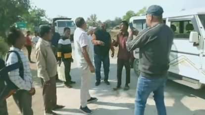 MP News In Betul owner misbehaved with Tehsildar two dumpers were seized