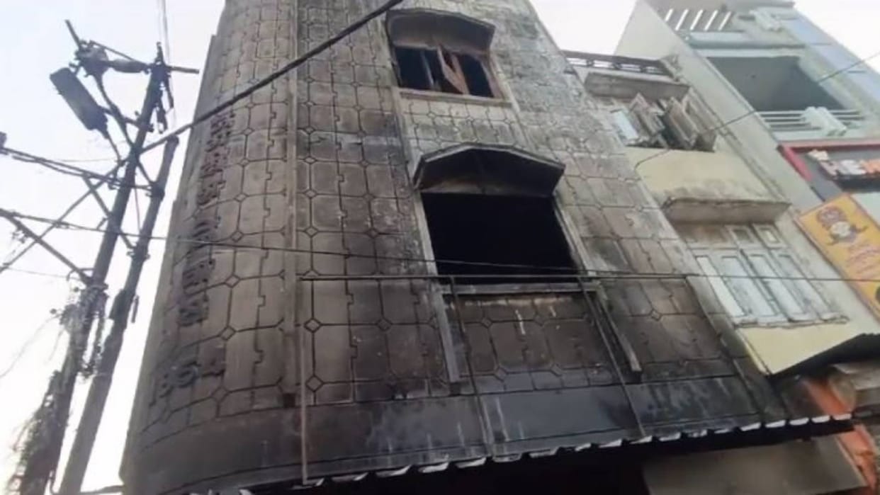 Dewas News couple and two children died due to smoke in fire fire brigade arrived 45 minutes late