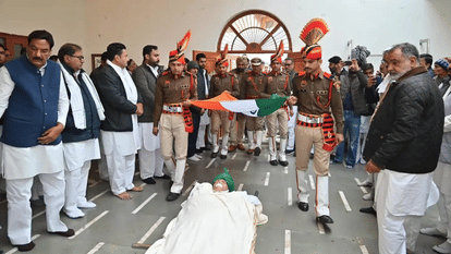 OP Chautala Death Many leaders arrived for last sight Manpreet badal Rajendra Rathore Photo gallery