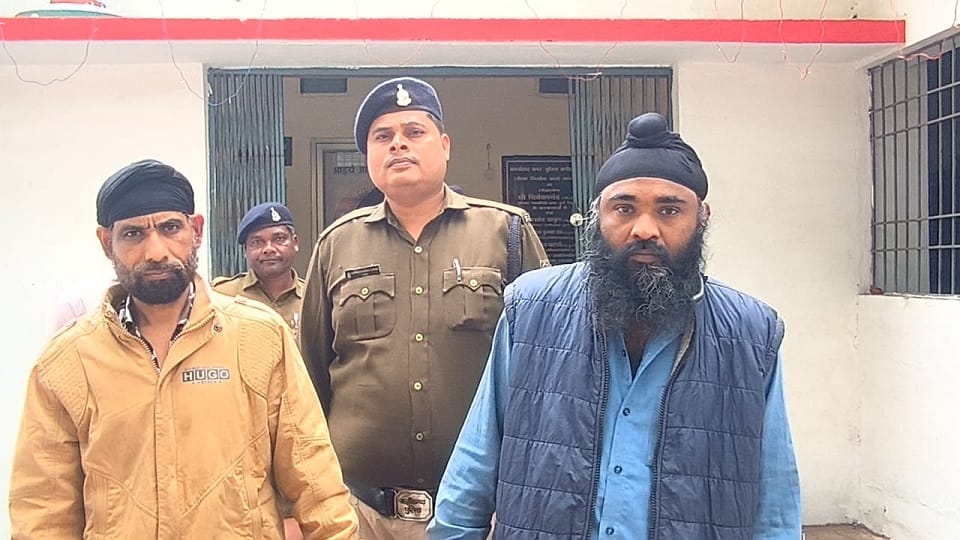 पुलिस की गिरफ्त में आरोपी
