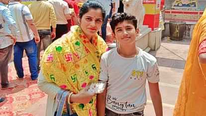 Ujjain News: महाकाल मंदिर के अन्न क्षेत्र में दुखद हादसा, आलू कटर मशीन में फंसा दुपट्टा, चली गई महिला की जान Ujjain News: Woman dies after getting stuck in potato cutter machine in Mahakal temple