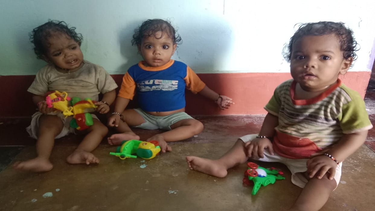 Married women suicide including her three children in pratapgarh death kotwali