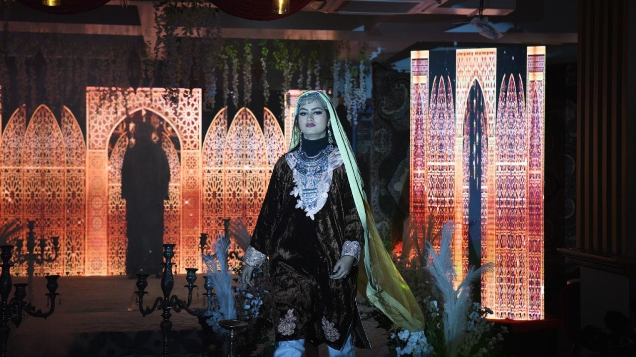 Srinagar: Kashmir's cultural heritage shines, young models wearing ferrets spread the beauty of the valley, se