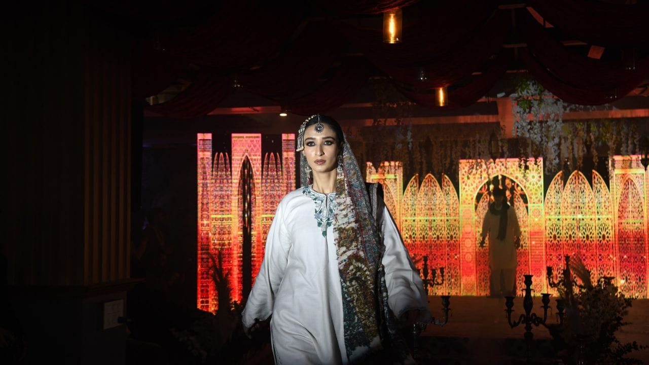 Srinagar: Kashmir's cultural heritage shines, young models wearing ferrets spread the beauty of the valley, se