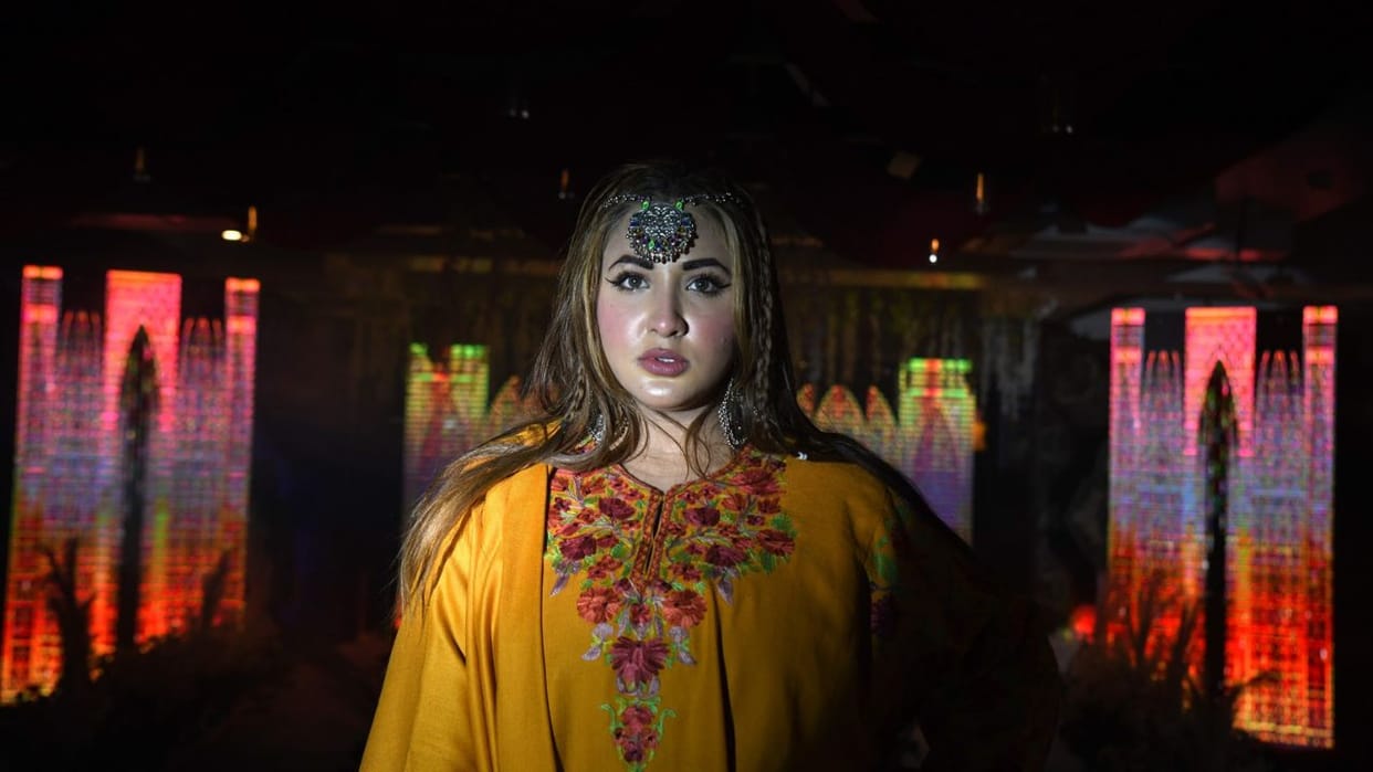 Srinagar: Kashmir's cultural heritage shines, young models wearing ferrets spread the beauty of the valley, se