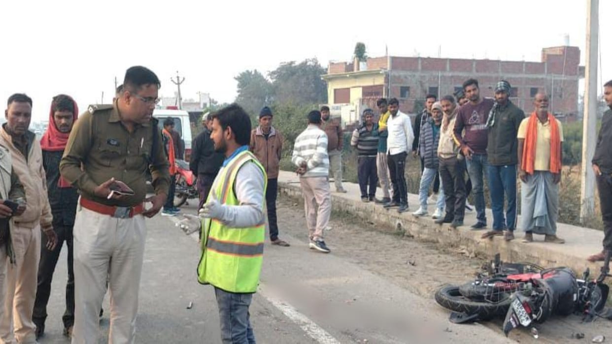 Bihar News: An unknown vehicle ran over two brothers riding a bike in Kaimur, both died