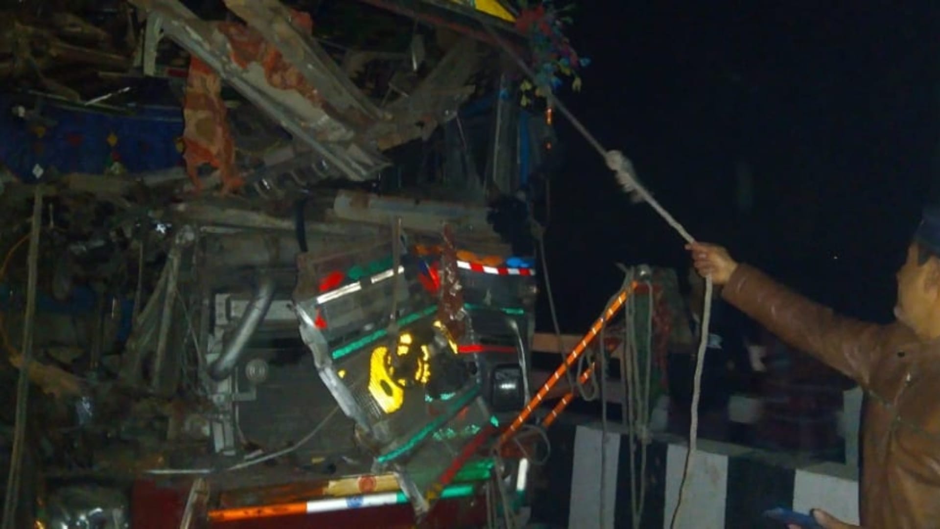 Bihar News : many people died road accident news today Buxar bihar police Collision between truck and tractor
