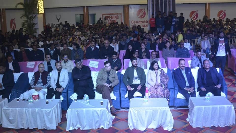 Sur Sandhya program Chandausi: Baavan Gaj Ka Daman.. youth got excited listening to it, there was lot fun