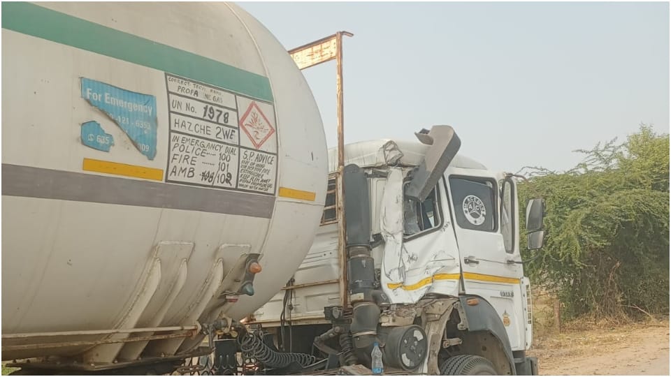 Rajasthan News: Jaipur-like accident averted on highway in Chittorgarh gas tanker hit the cabin after tyre bur