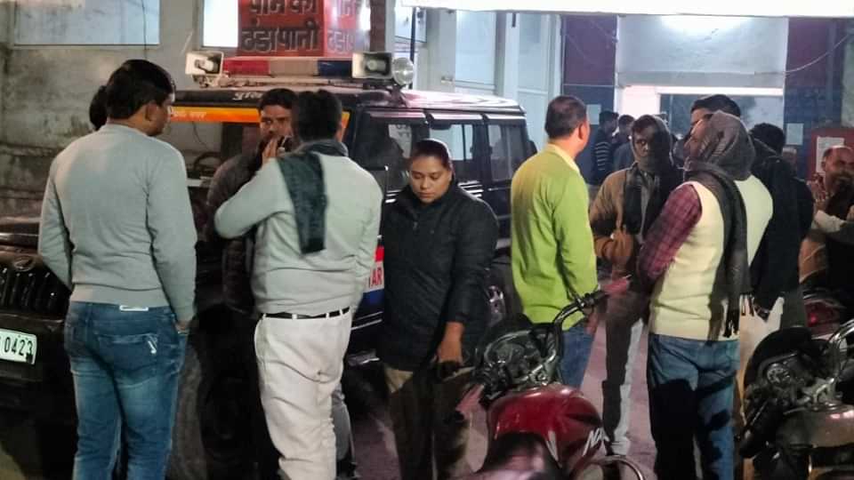 Dispute over ownership of two dogs settled in Etah police station