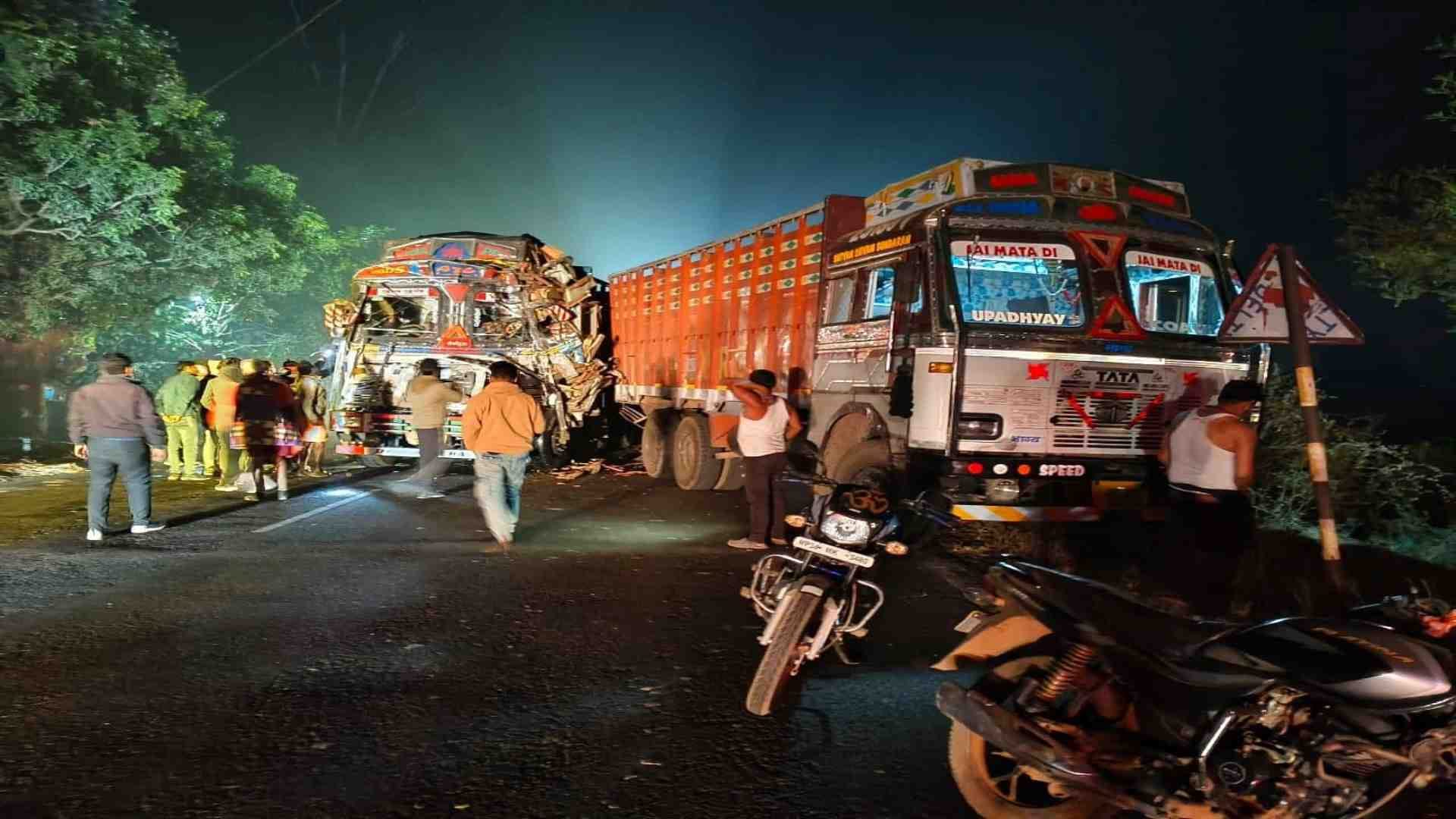 हादसे के बाद ट्रक में तोड़फोड़।
