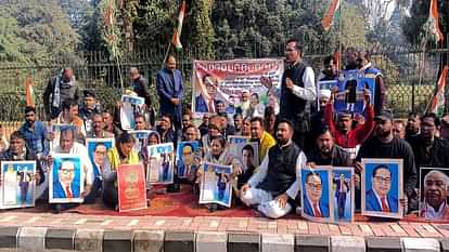 Congressmen protested and demanded the resignation of Home Minister Amit Shah