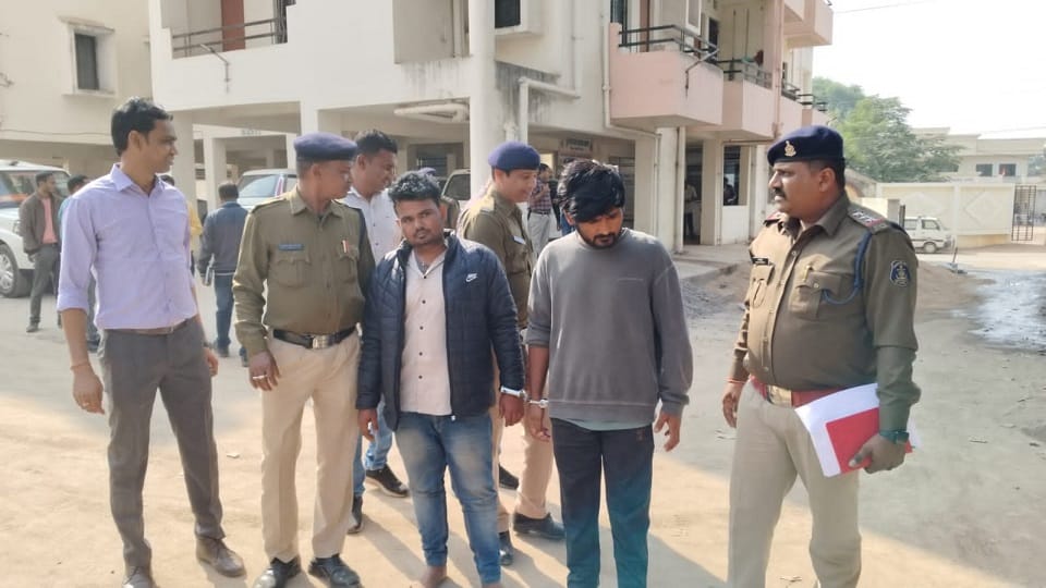 Theft in post office revealed police arrested two accused in Dhamtari