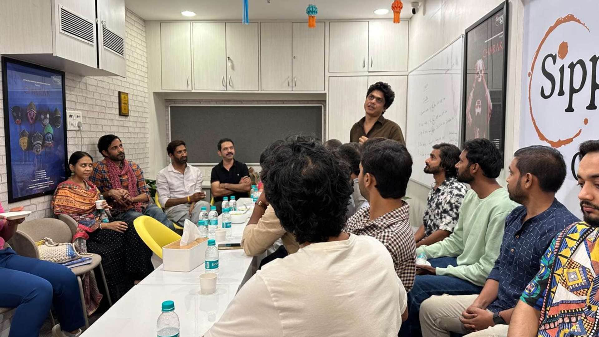 Producer Director Sudipto Sen motivates film support group apna adda with Pankaj Shukla members in dec session