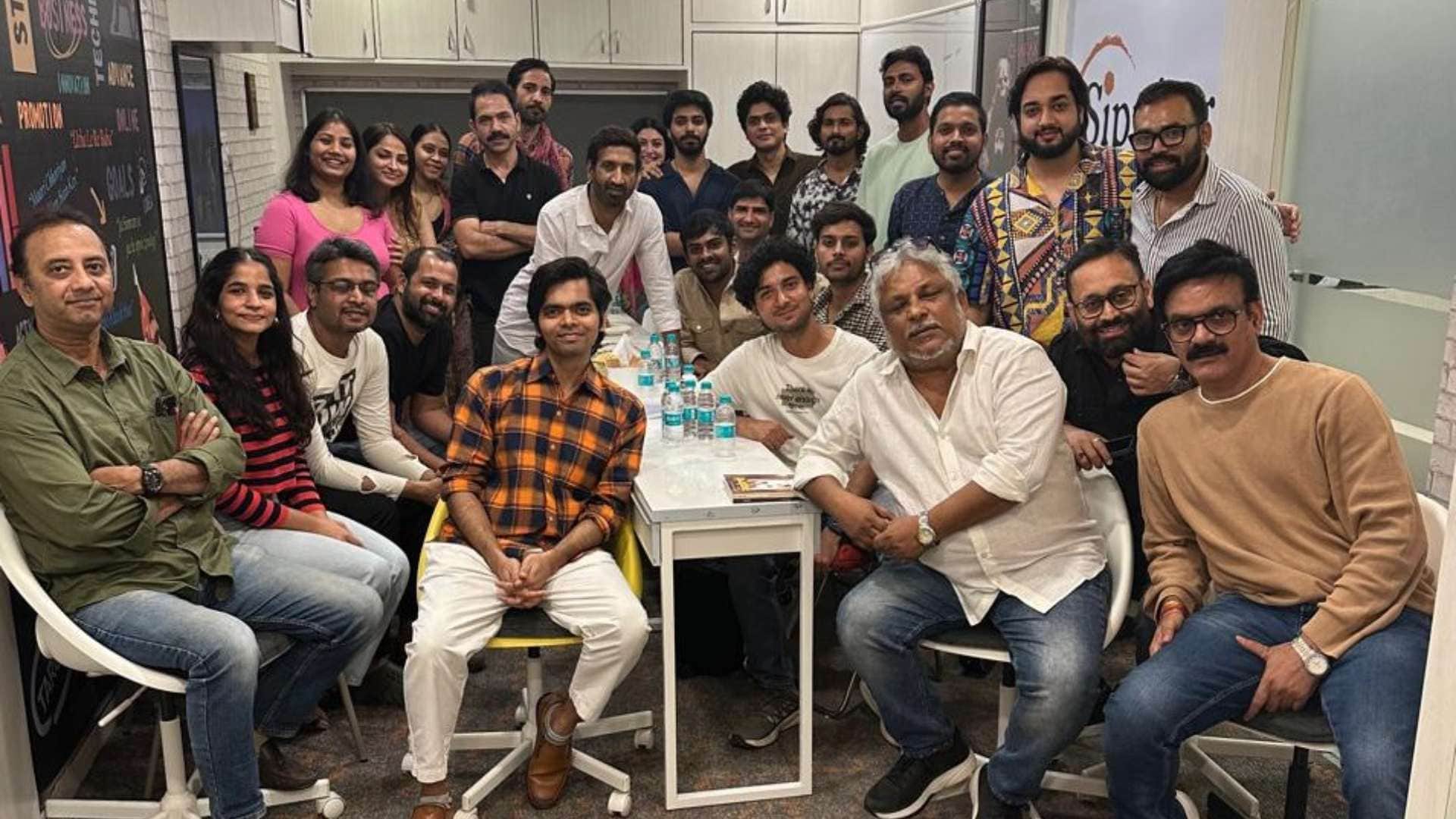 Producer Director Sudipto Sen motivates film support group apna adda with Pankaj Shukla members in dec session