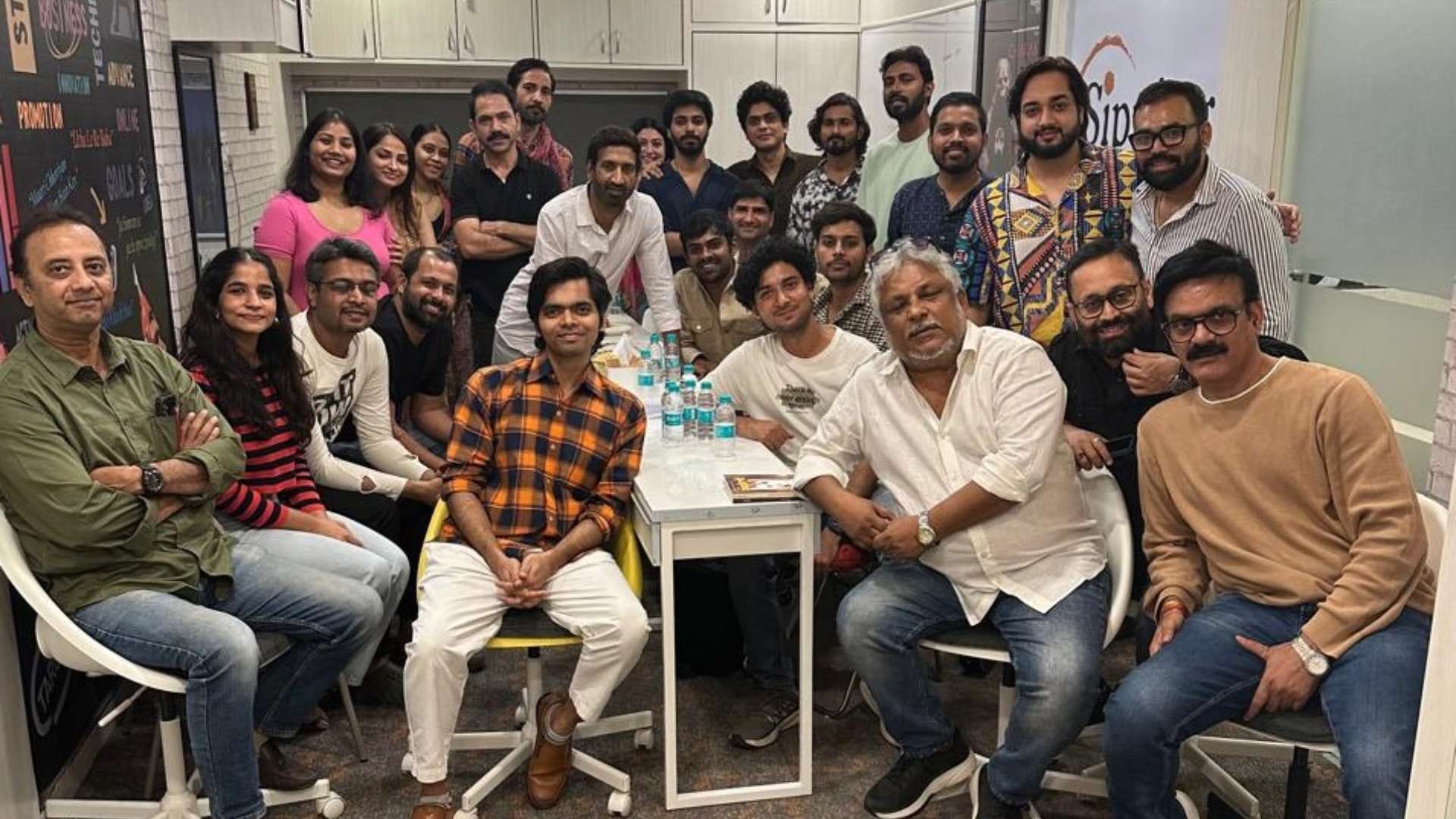 Producer Director Sudipto Sen motivates film support group apna adda with Pankaj Shukla members in dec session