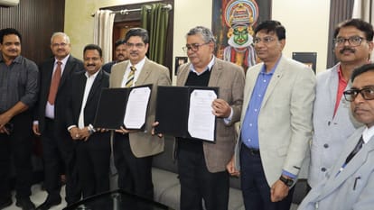 kashi Vidyapeeth 549 degrees in 44 courses Chief guest students focus on skill development