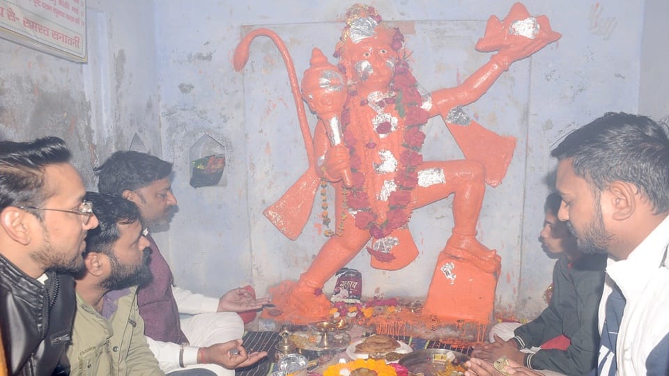 Sambhal Shiv Mandir: Devotees gathered in the ancient Shiva and Radha Krishna temple, lamps were lit