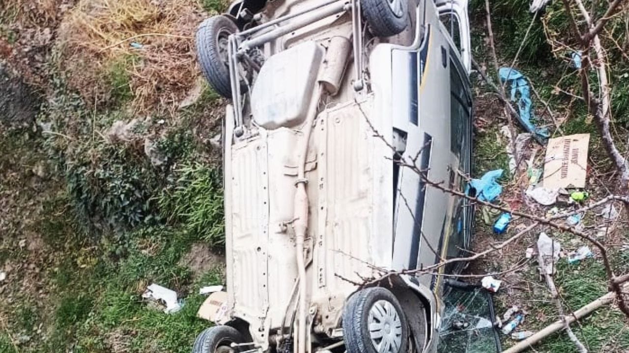 Shimla News Car overturned in Jubbal passenger died in the accident