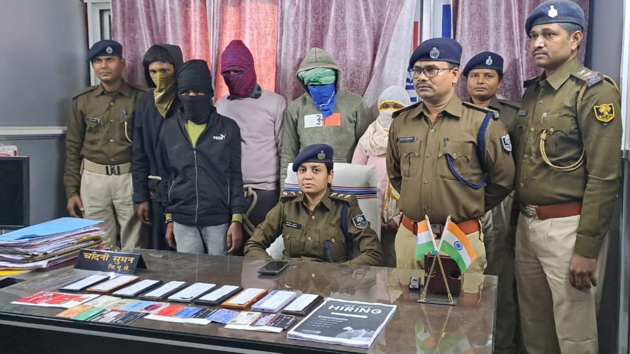 Vaishali News: 5 cyber criminals arrested for cheating in name of giving jobs, one woman also included