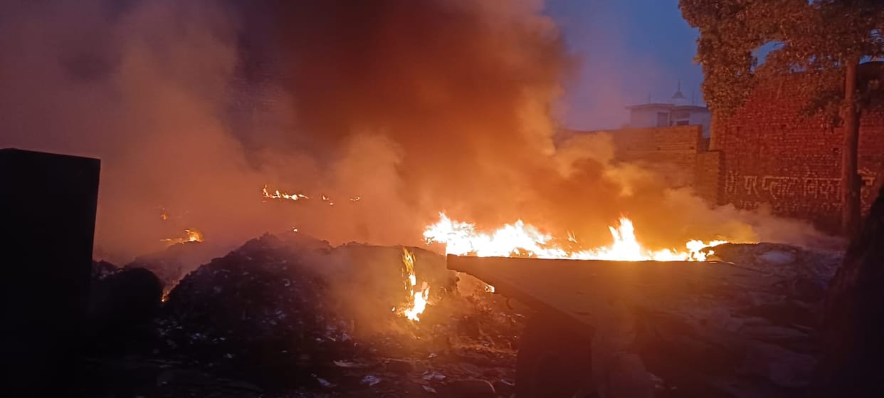 Firce Fire in a junkyard in Saharanpur, fire brigade takes control
