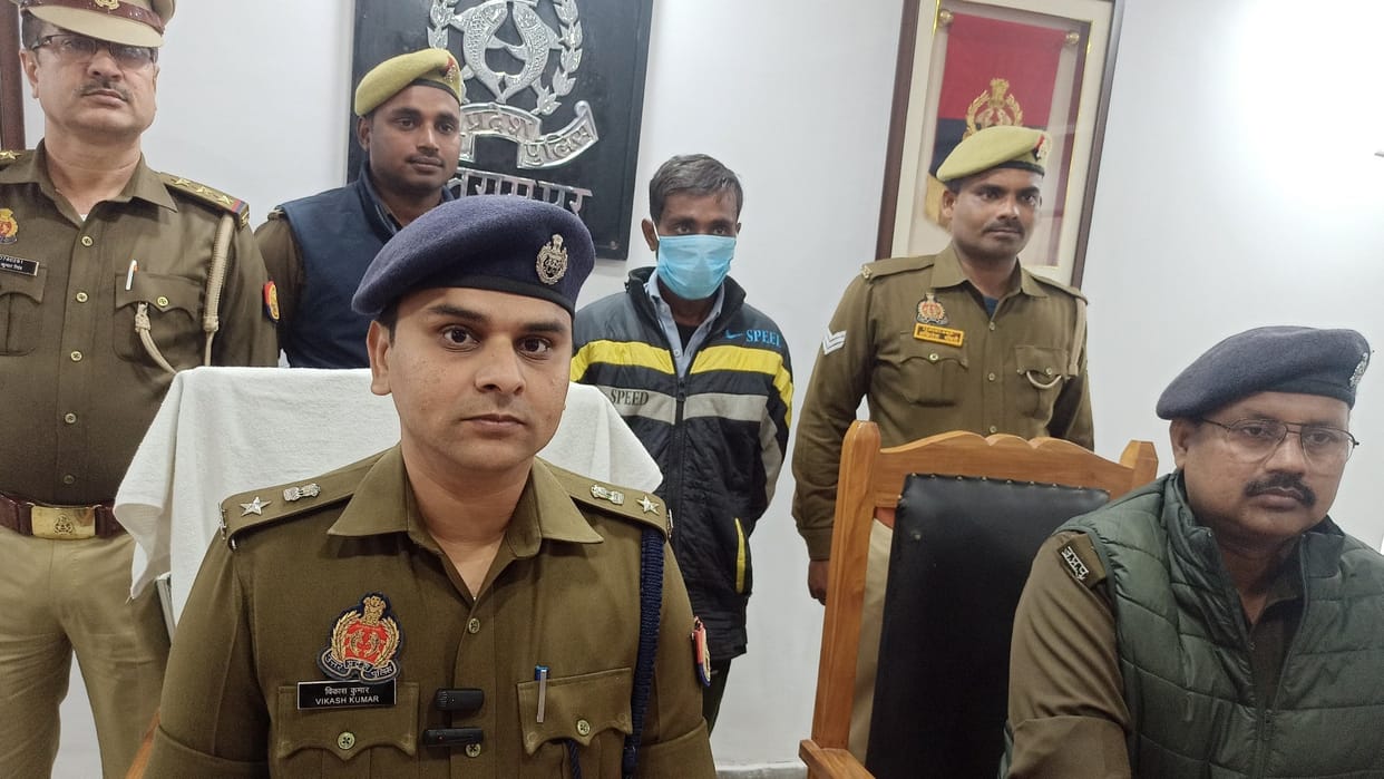 Five arrested for iron theft in Railway godown in Balrampur.