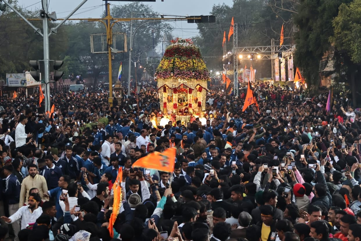 Indore: Baba Ranjit's Prabhatpheri took place in Indore in the morning, lakhs of people gathered