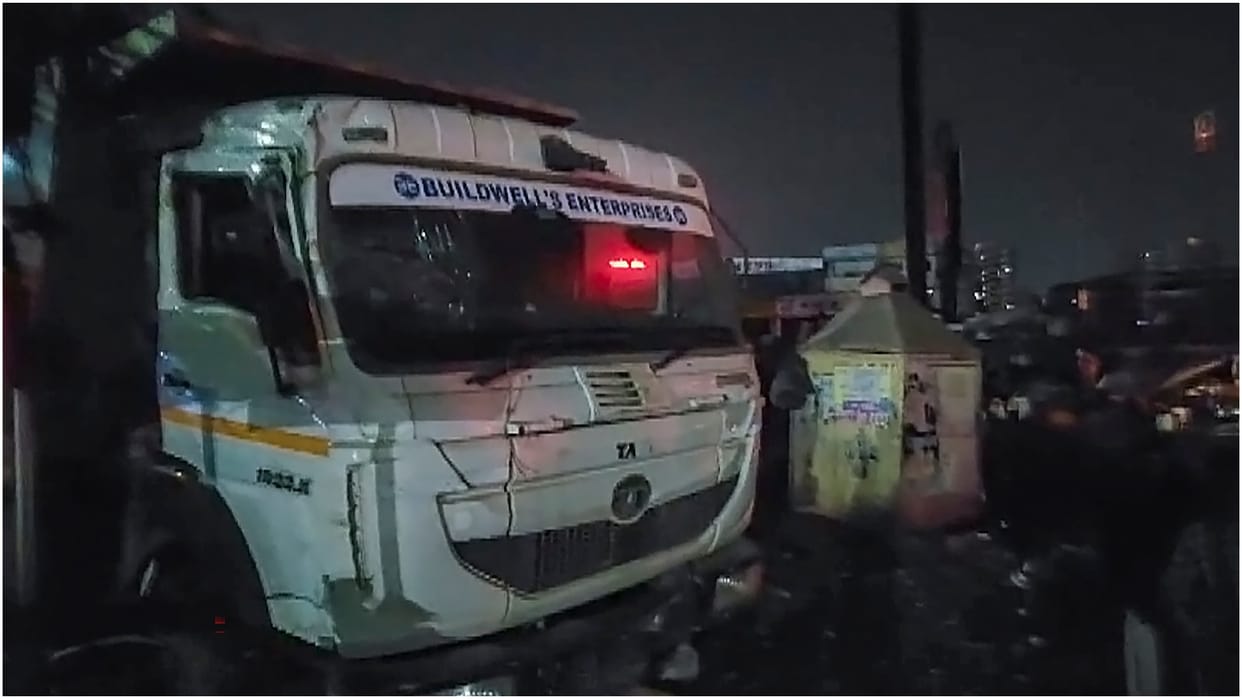 Maharashtra Pune Accident Drunk Dumper Driver Kills 3 Injures 6 on Footpath news in Hindi