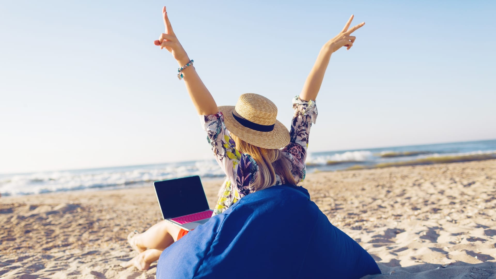 Tips before planning a vacation, Manage your work, so that no one faces any problem in handling that work