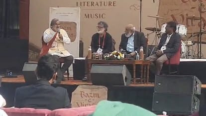 Bazm-e-Virasat: Faruqi opened the pages of Urdu literature with his difference, free space for proud literatur
