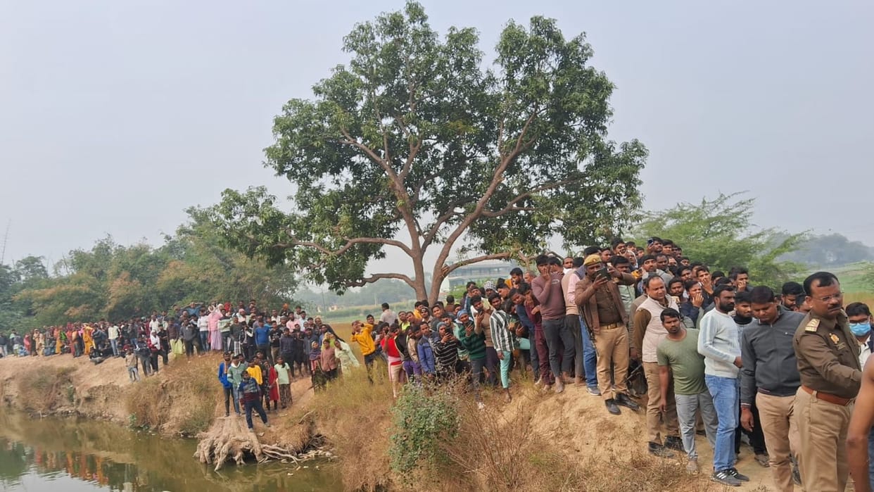woman dead body found in pond in Varanasi