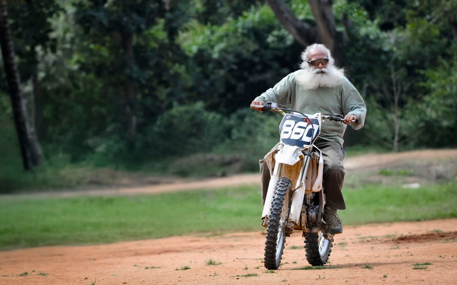 Jaggi Vasudev founder of Isha Foundation says Electric vehicles will not reduce pollution Know Details