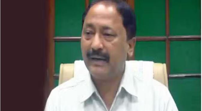 The accused of extorting money against the former MLA withdrew the case