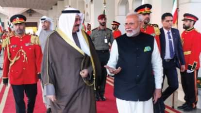 कुवैत के प्रधानमंत्री अल-अहमद अल-सबा ने पीएम मोदी को एयरपोर्ट तक छोड़ा।