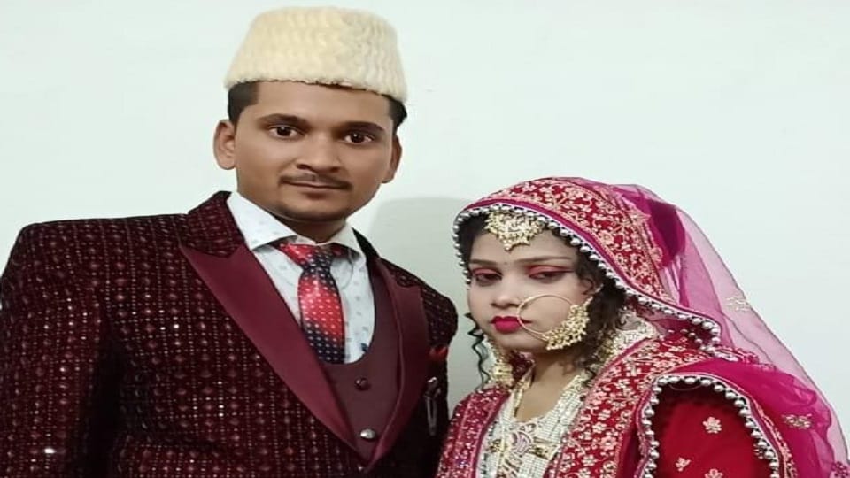 married woman committed suicide by hanging herself in Sasni