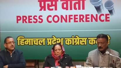 प्रतिभा सिंह व कुलदीप सिंह राठौर संयुक्त प्रेस वार्ता को संबोधित करते हुए।