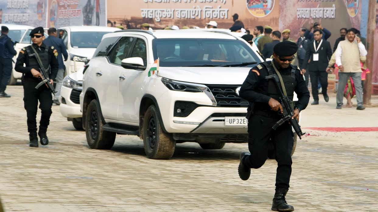 Stunt on the route of CM Yogi's fleet, cars driven at uncontrolled speed, four detained, two vehicles seized
