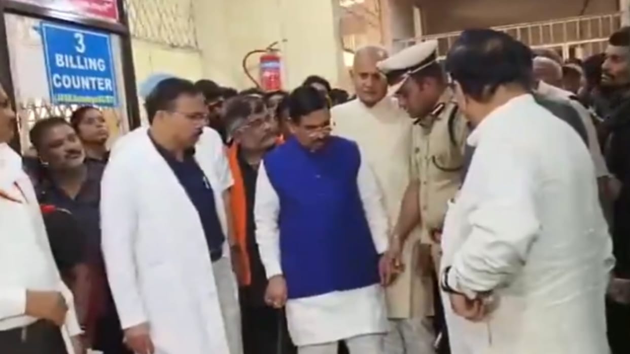 In a fire incident several Ayyappa Maladharis were injured seriously in Hubballi Karnataka Nes in hindi