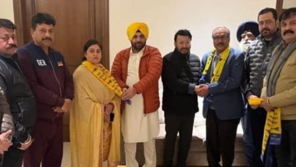 Jalandhar Mayor Election Two Congress councillors and one independent join AAP