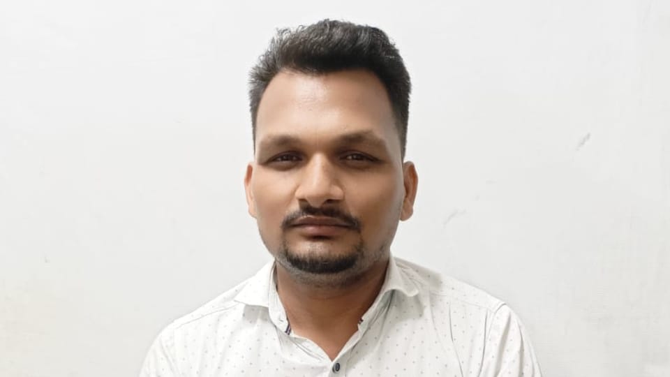 Deputy Postmaster Rahul Kumar raised serious questions on Investigation Team In suicide note bulandshahar