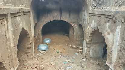 search for a stepwell in Sambhal Chandausi is opening the way to a large underground building