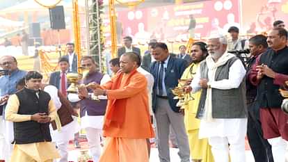 Mahakumbh : सीएम योगी बोले- पांच जनवरी तक आवंटित हो जाएगी सभी संस्थाओं को भूमि, युद्ध स्तर पर चल रहे सभी कार्य Mahakumbh: CM Yogi said - Land will be allotted to all institutions by January 5