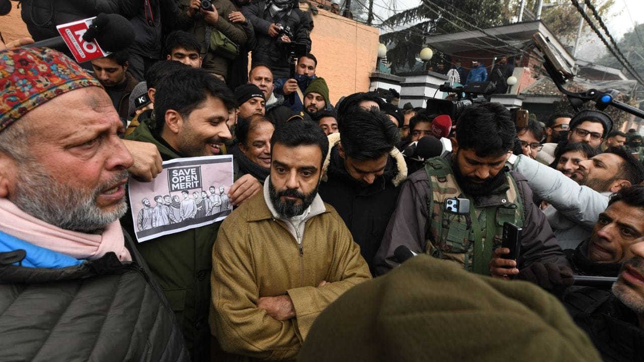 J&K Reservation: Protest against reservation policy in Srinagar, Omar Abdullah met students, photos