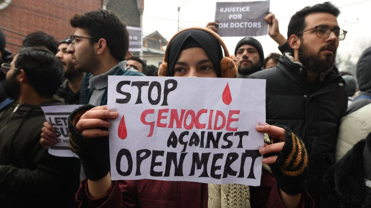 J&K Reservation: Protest against reservation policy in Srinagar, Omar Abdullah met students, photos